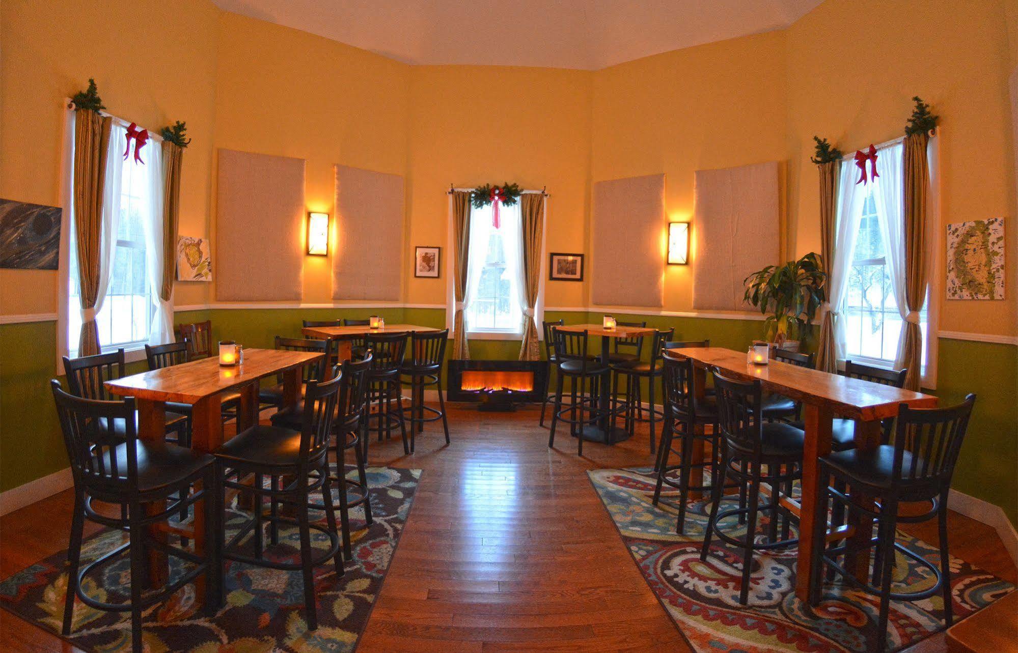 Hyde Away Inn Waitsfield Bagian luar foto