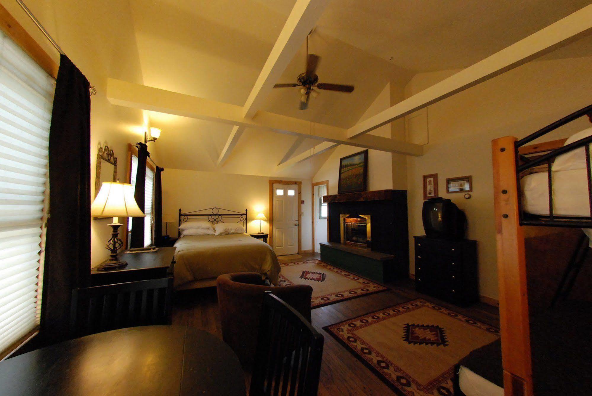 Hyde Away Inn Waitsfield Bagian luar foto