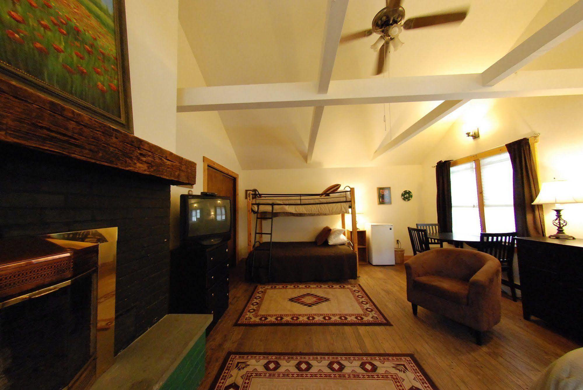 Hyde Away Inn Waitsfield Bagian luar foto